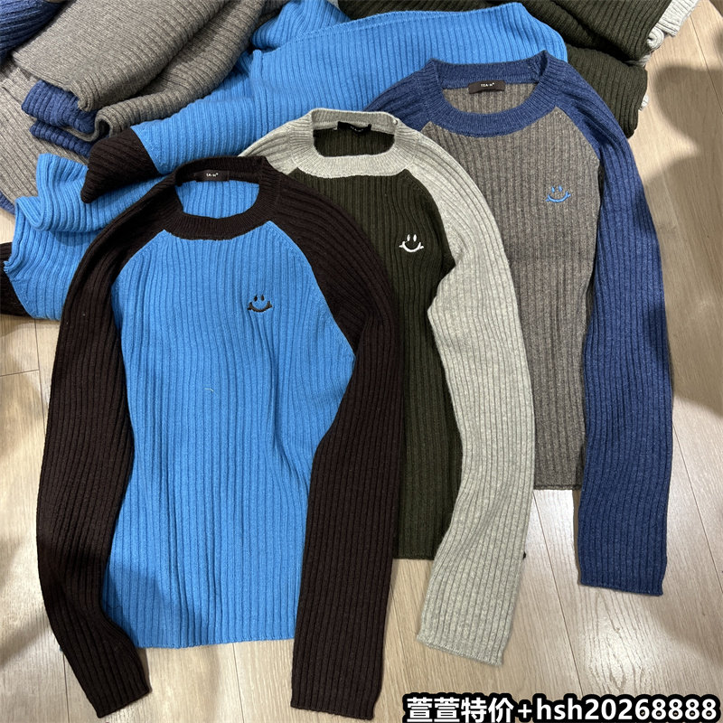 欧洲站2026冬季新款时尚百低圆领拼色上衣笑脸刺绣柔软绵羊毛毛衣