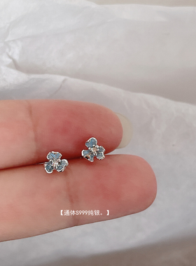小小蓝色鸢尾花新款耳环女小众甜美花朵耳饰养耳免摘999纯银耳钉