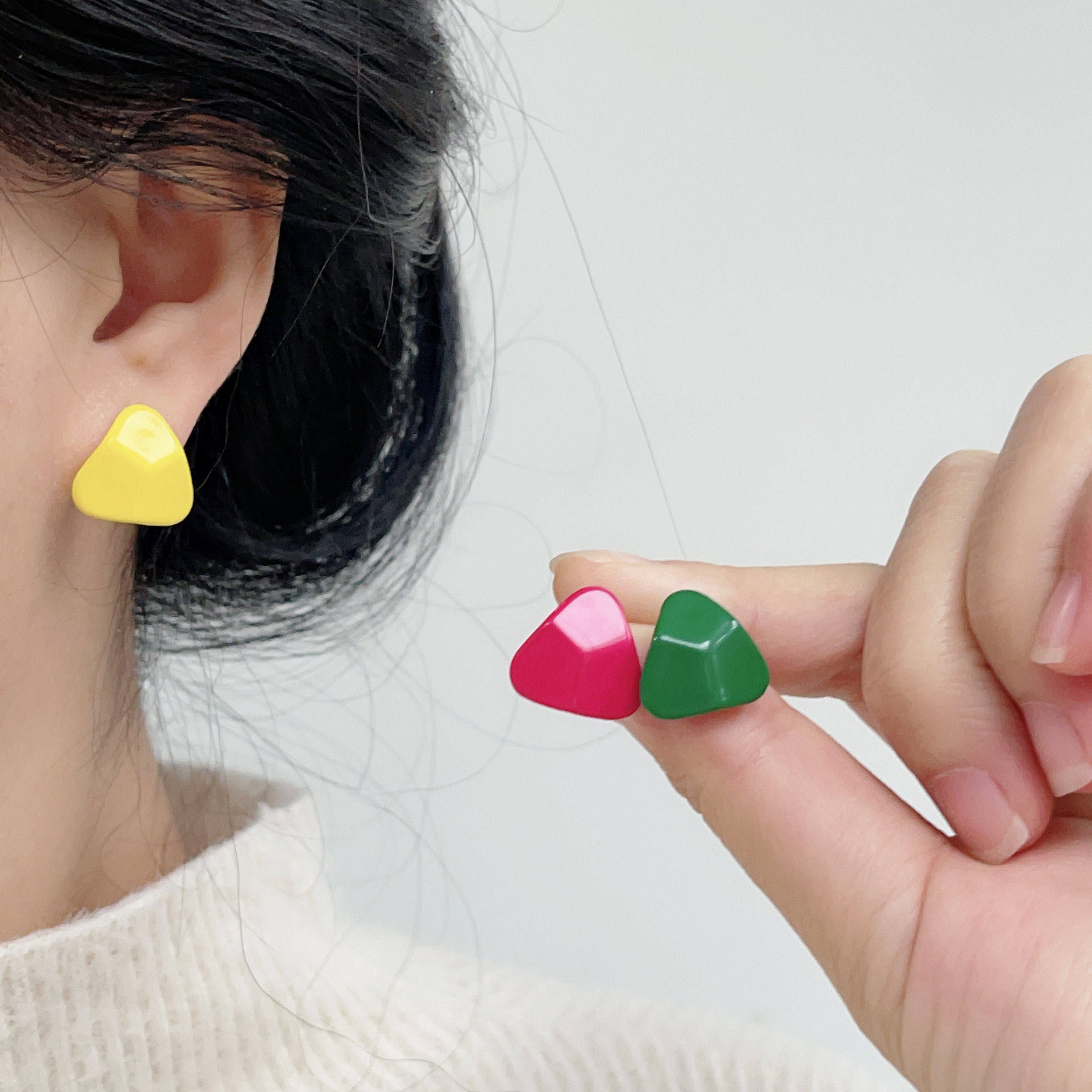 小众几何简约纯色三角形耳钉设计感复古甜美气质耳饰女2025新款潮