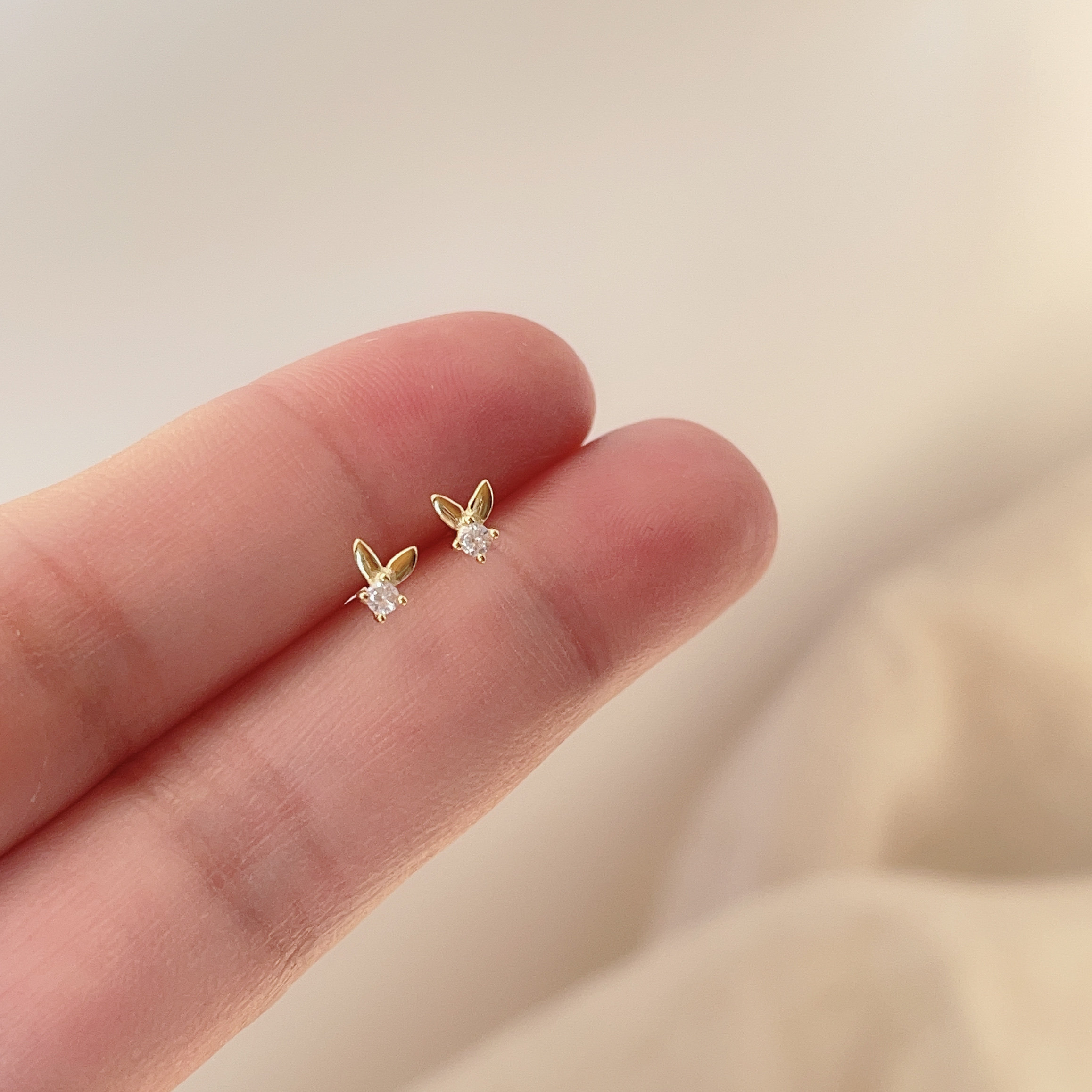 S925纯银迷你可爱小兔子耳钉女小巧简约养耳洞耳环女耳骨钉新款,饰品/流行首饰/时尚饰品新,耳钉,淘宝优惠券,粉丝福利购,淘宝优惠卷