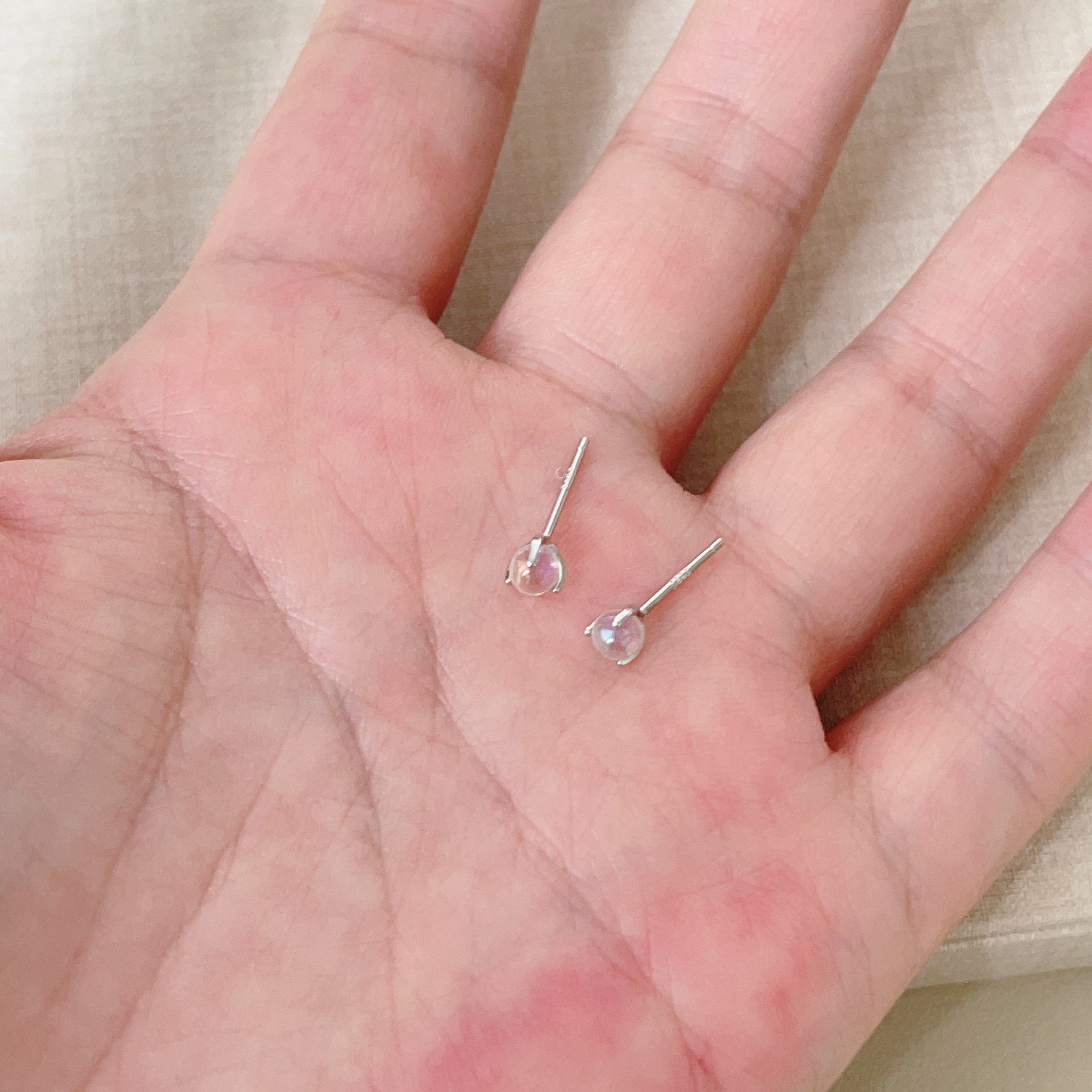 S925纯银炫彩圆珠小耳钉女小巧精致养耳洞耳骨钉日常百搭耳饰新款