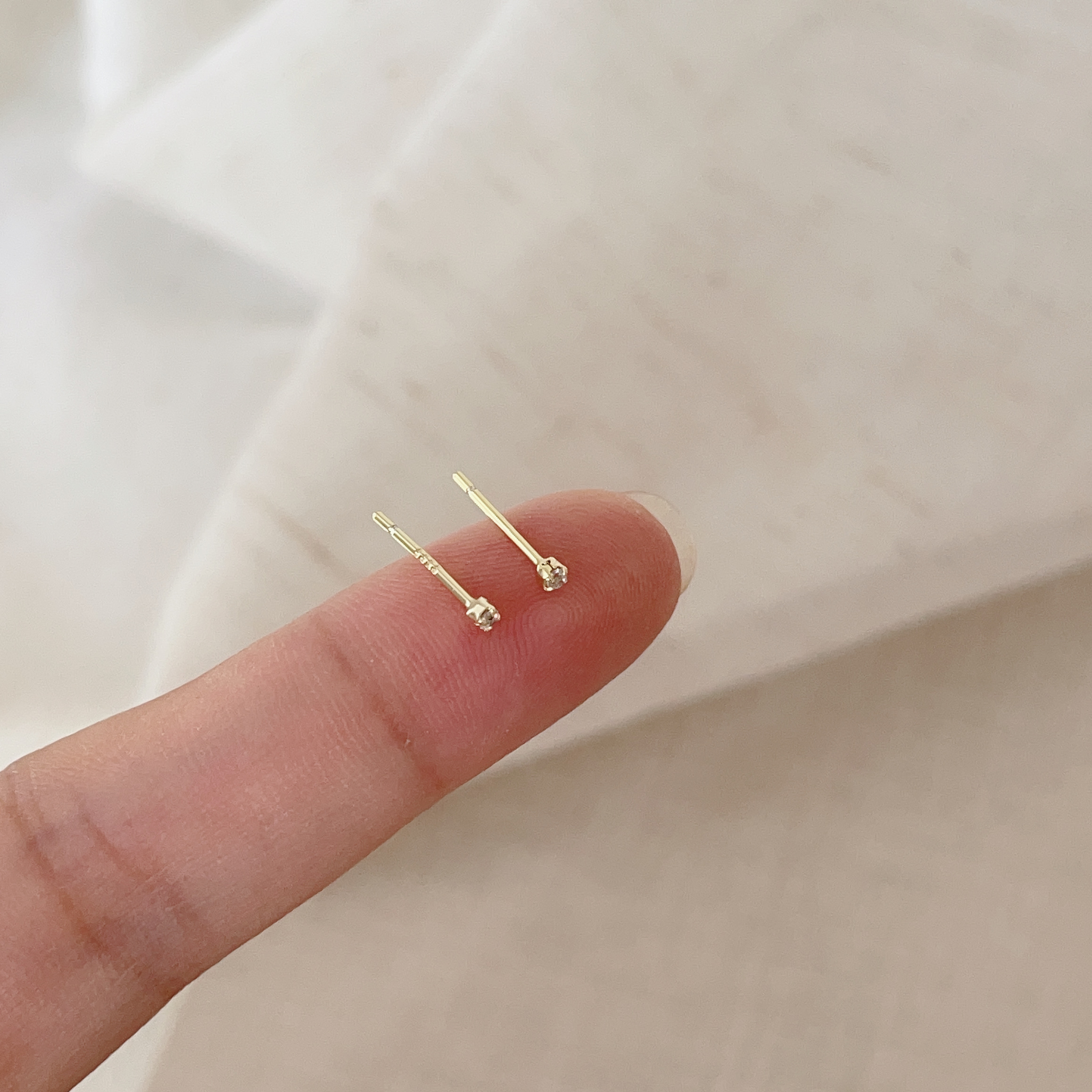 S925纯银精致简约锆石超mini耳钉女养耳洞睡觉免摘耳骨钉耳饰新款