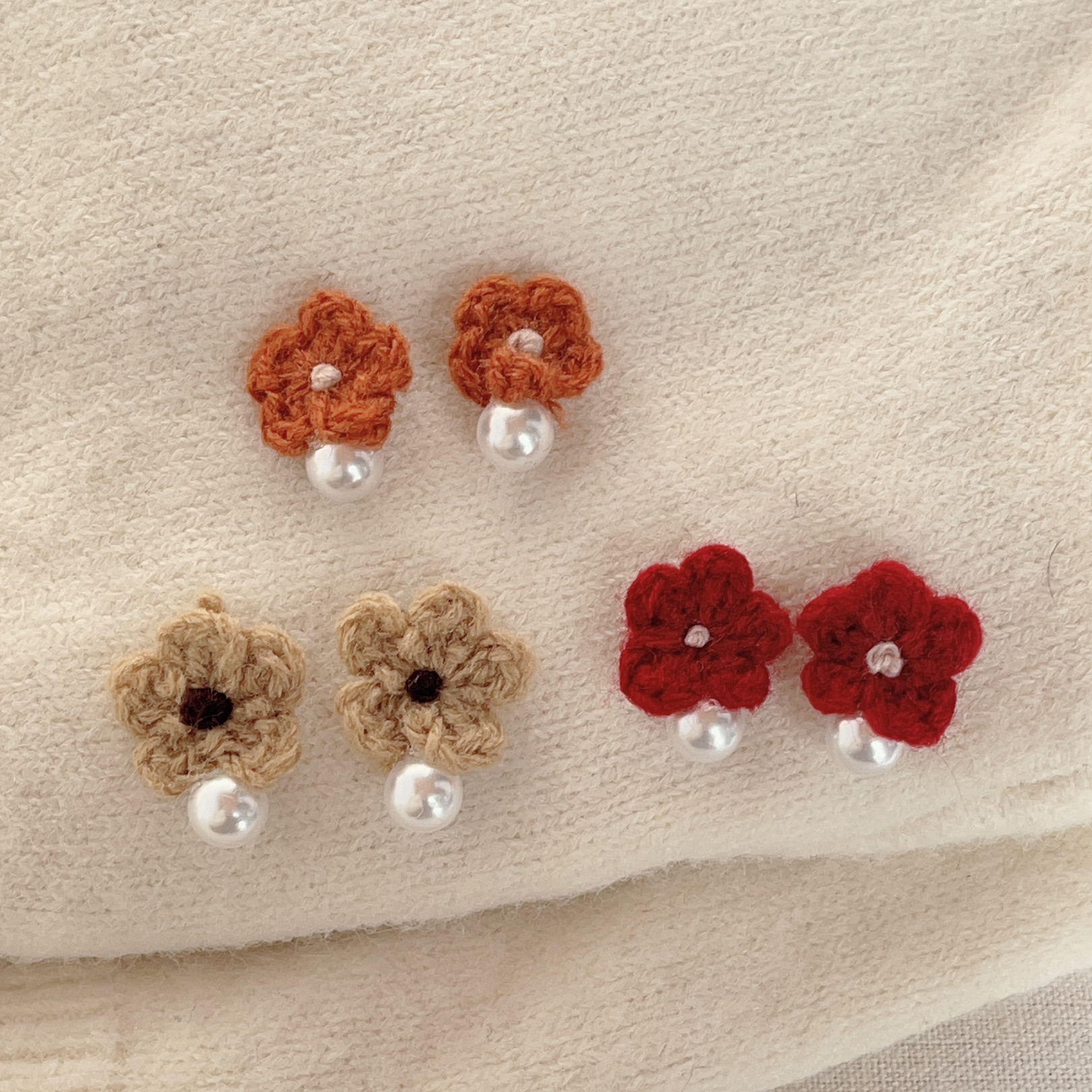 秋冬款毛线花朵珍珠耳环女小众甜美少女耳钉2024年新款潮耳环简约
