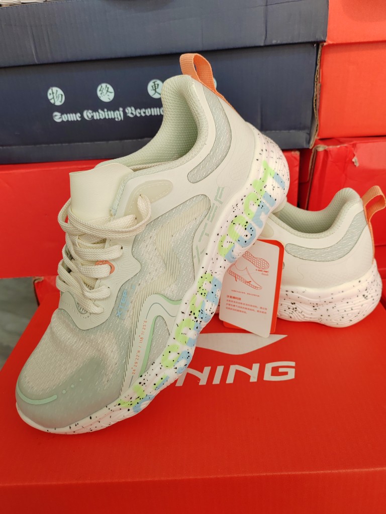 特步女鞋秋季跑步鞋子轻便透气运动鞋 36码一双 配盒发货