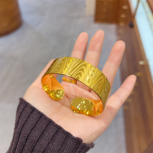 仿黄金镀金沙金女款精品宽版民族风金色复古宫廷手镯字开口手环