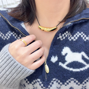 金店同款仿黄金镀金色月牙弯管吊坠光面微笑短款锁骨链项链女挂坠