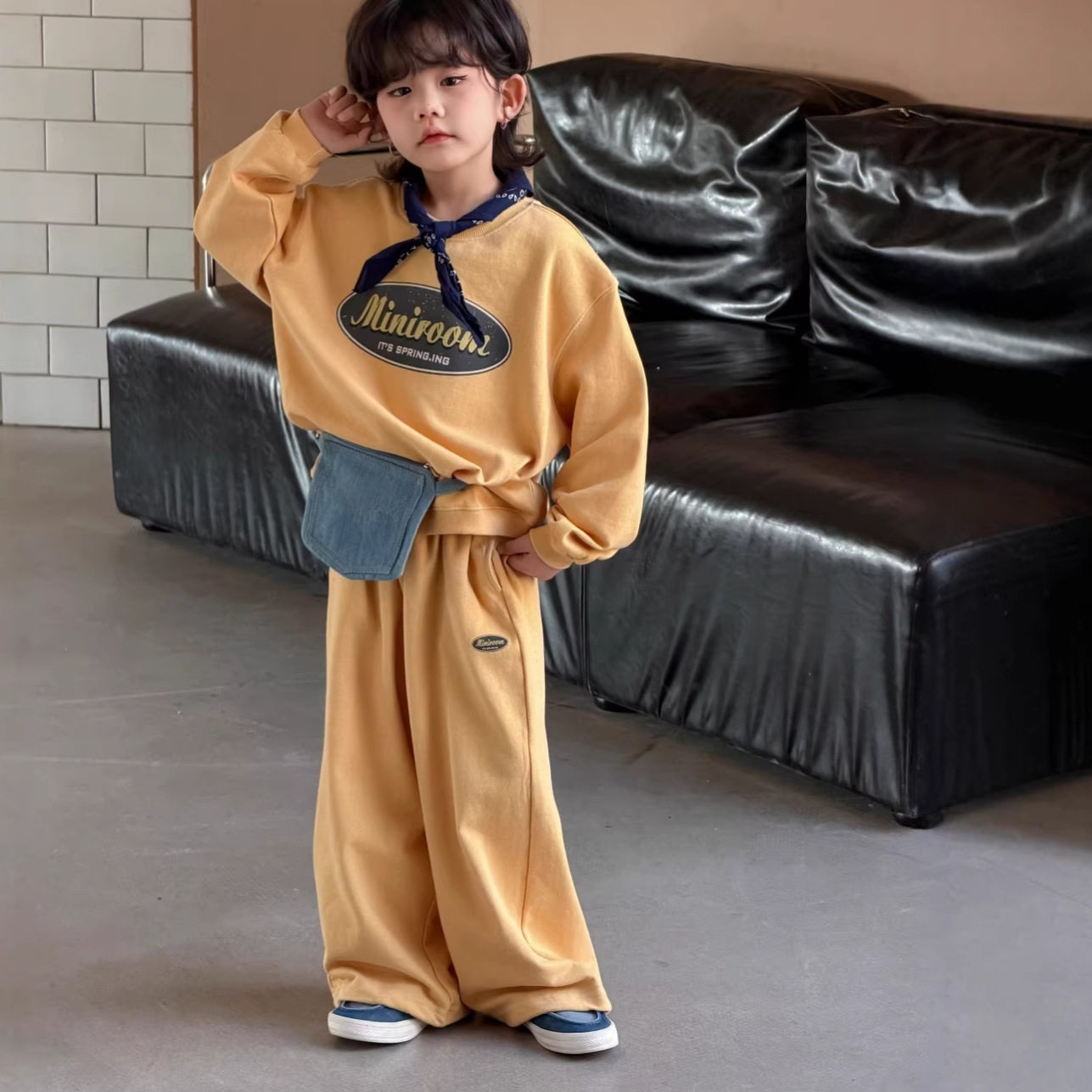 2026年春季新款套装卫衣长裤洋气时尚两件套帅气男童亮色圆领男孩