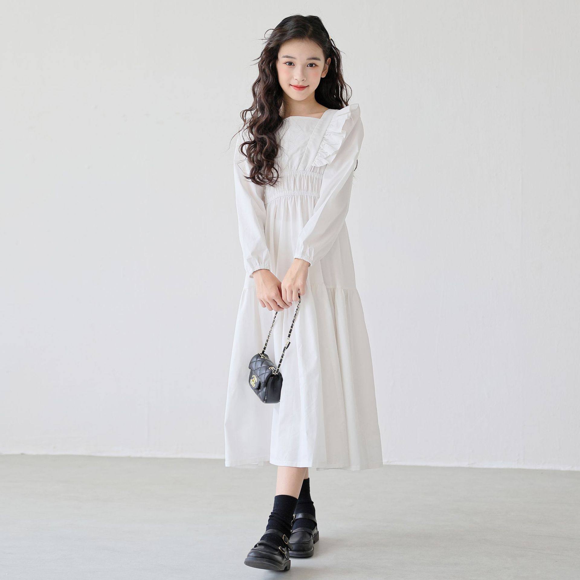 2026秋季文艺白色长袖连衣裙花边棉感收腰女童长裙中大童童裙纯色