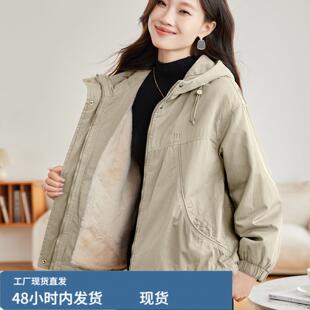 加戎檰衣女士2025冬装新款连帽加厚保暖派克服中年妈妈装檰服袄子