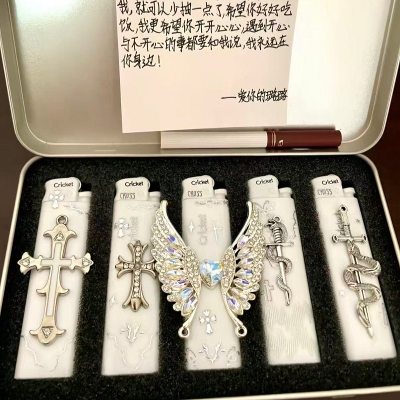 哥特风十字架草蜢打火机+贴纸礼盒装送男友生日礼物创意个性高档,ZIPPO/瑞士军刀/眼镜,一次性打火机,淘宝优惠券,粉丝福利购,淘宝优惠卷