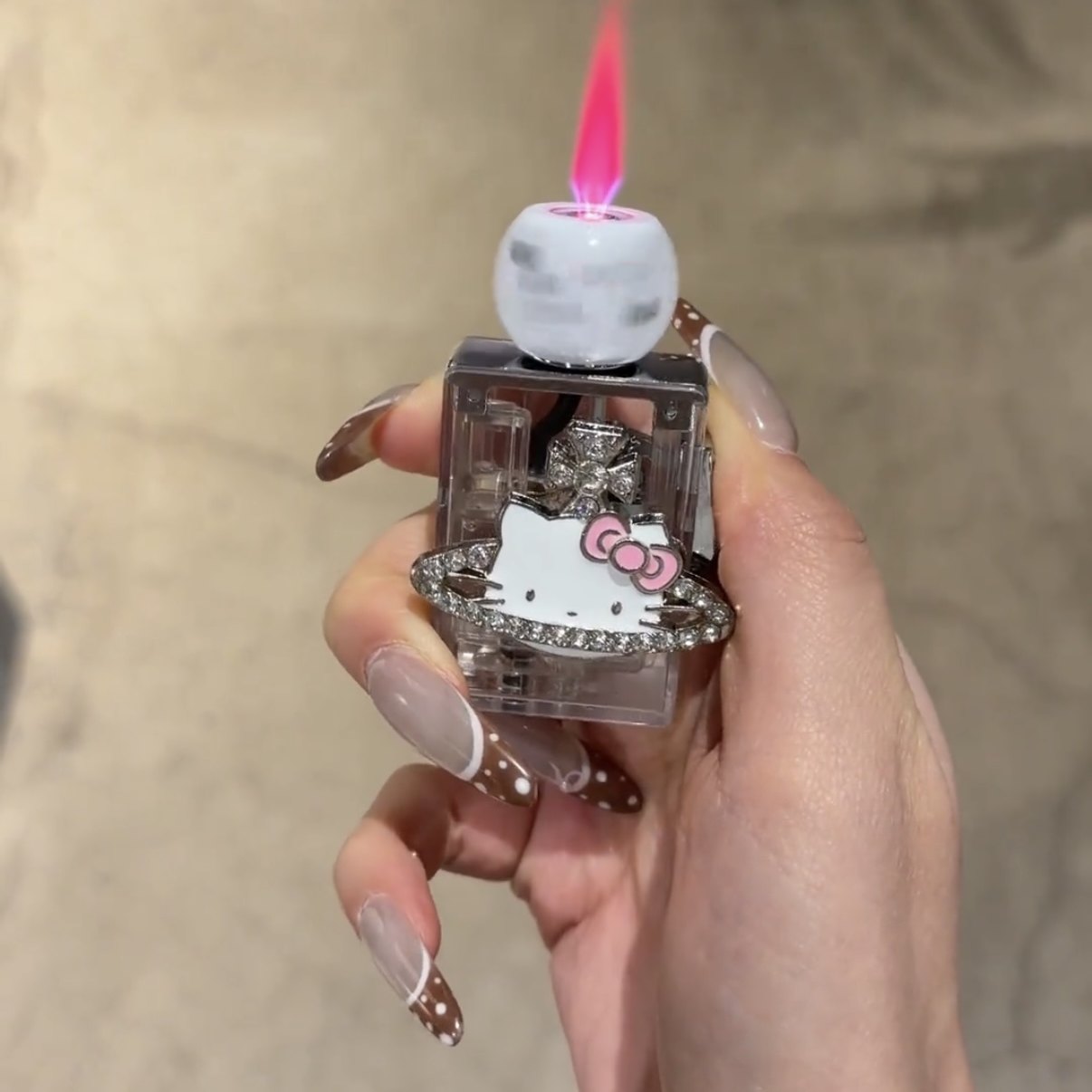 HelloKitty创意旋转骰子打火机女高颜值充气防风个性可爱送男友潮