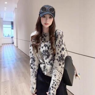 灰色晕染圆领套头长袖针织衫秋装女巨好看的早秋穿搭打底毛衣上衣