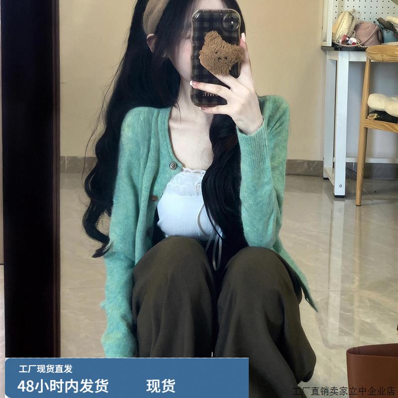 早秋穿搭韩系针织开衫上衣女春秋2025新款慵懒风覆古绿色毛衣外套