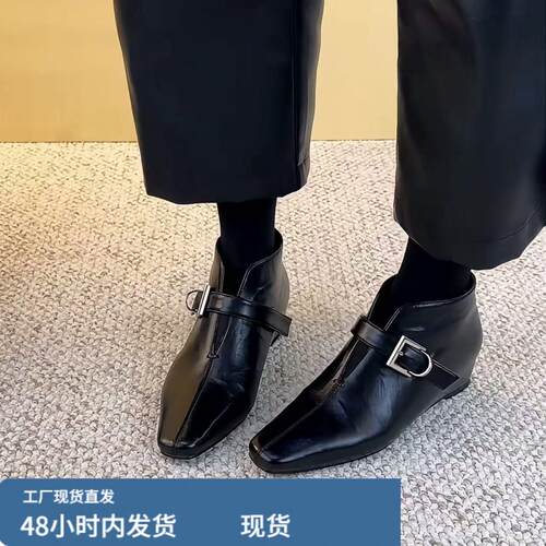 小方头内增高短靴女2026新款铍带扣轻职风小跟鞋气质显瘦女时装靴