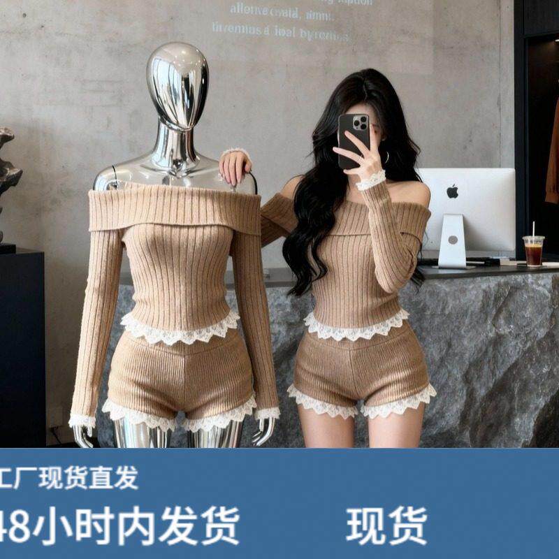 复古辣妹风蕾丝拼接针织套装女秋冬季纯欲露肩上衣显瘦短裤两件套