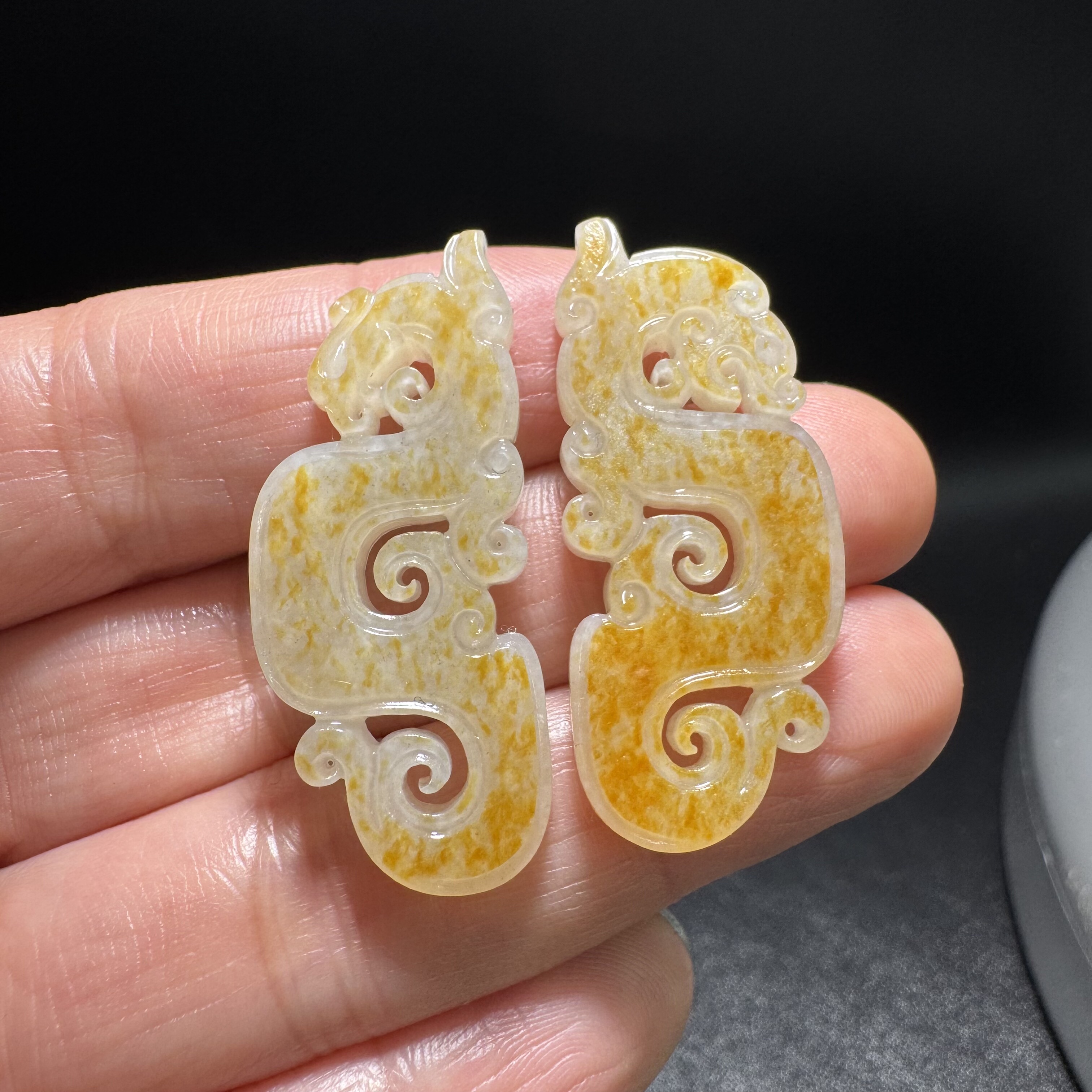 龙凤对牌新疆和田玉洒金皮籽料雕刻一对挂件不单出苏工镂空雕刻