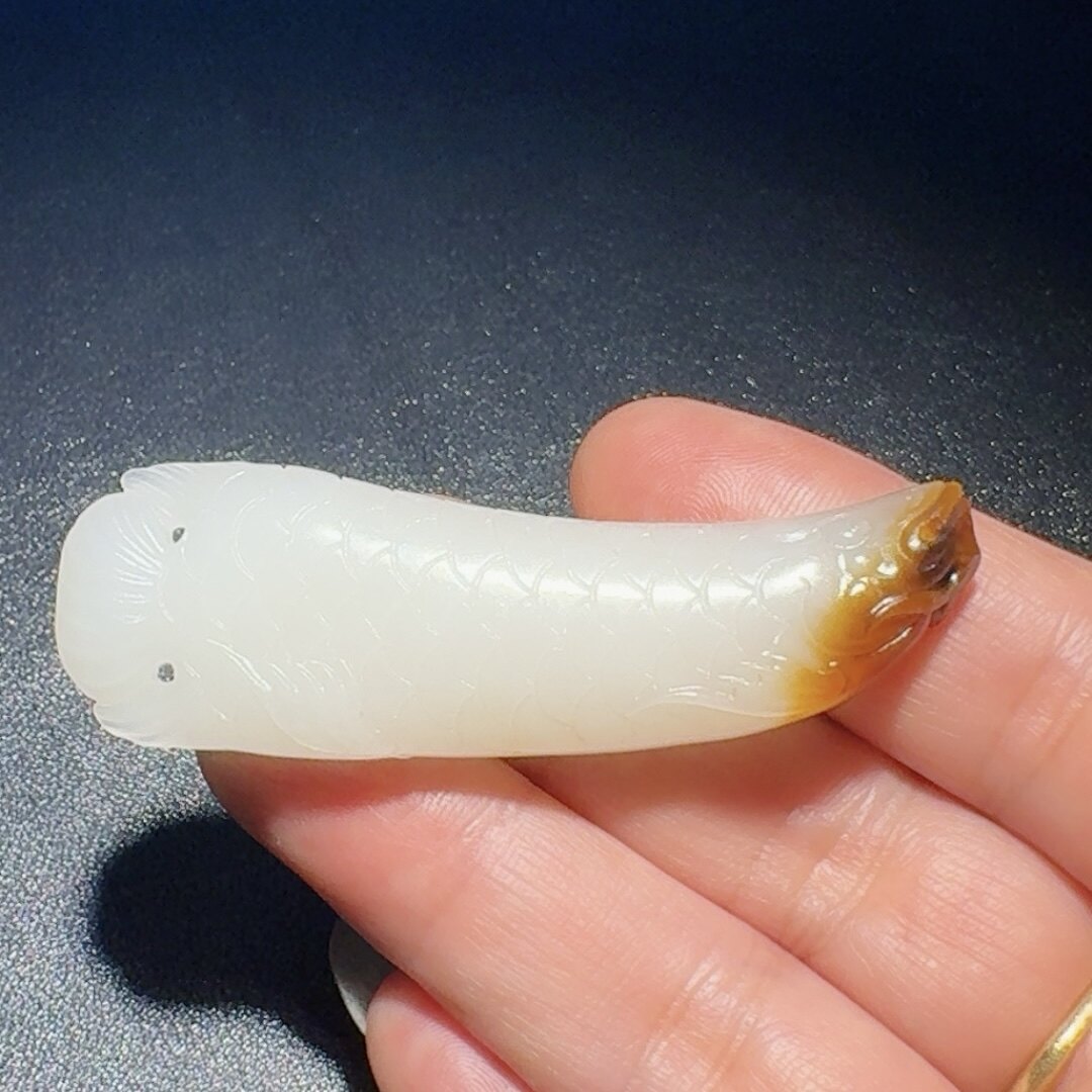 新疆和田玉籽料带皮鱼挂件吊坠苏籽料