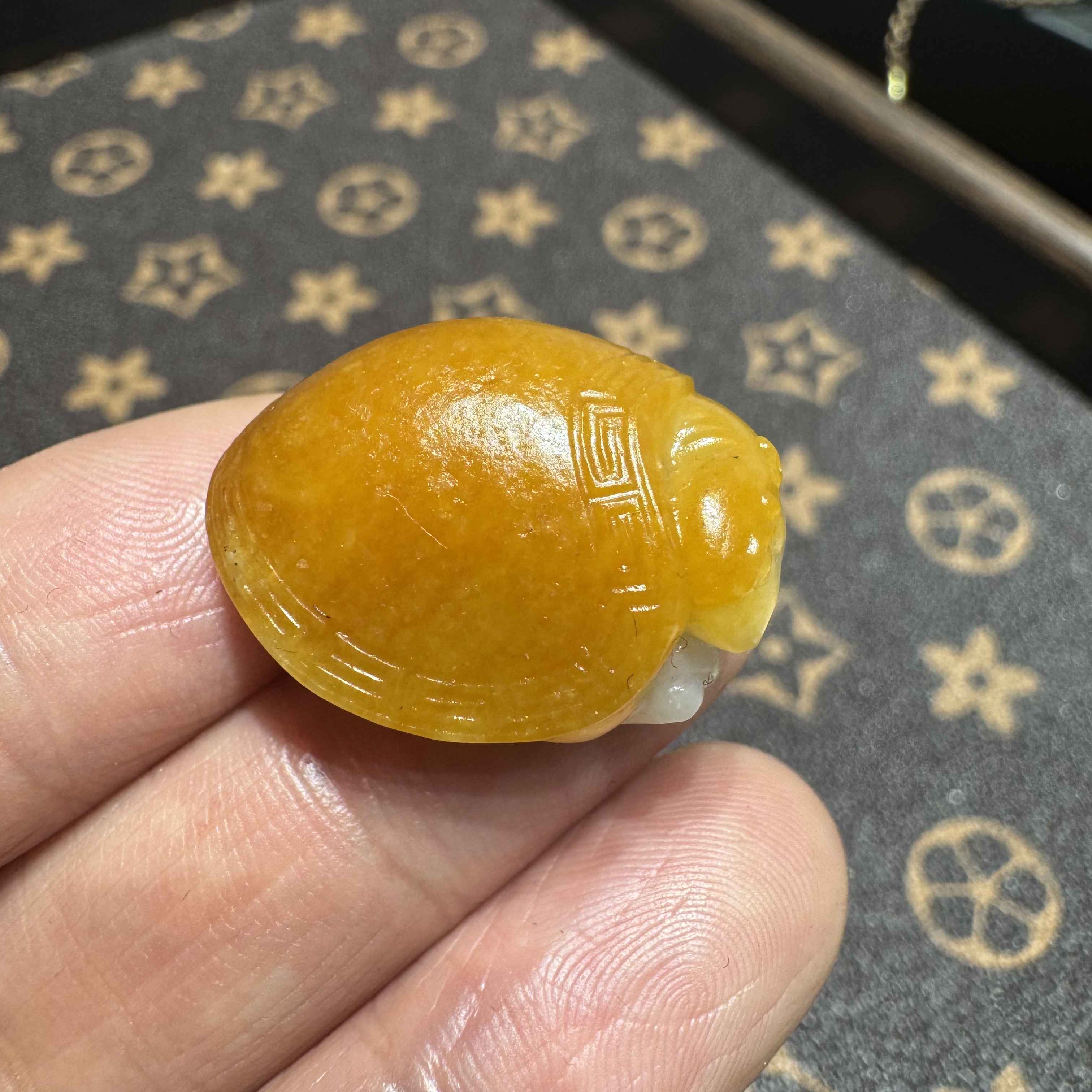 新疆和田玉黄沁皮籽料鹰嘴龟挂件颈饰