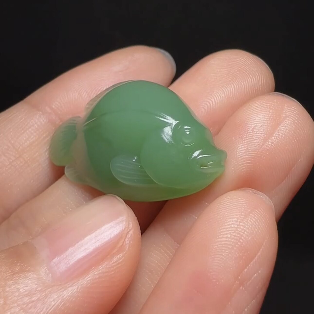 和田玉碧玉小鱼挂件吊坠颜色雅致起荧光细度好重 6.5克32/17/10mm