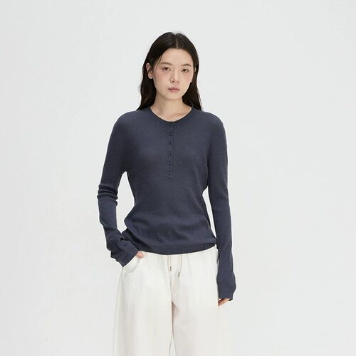 FN圆领单排扣修身内搭外穿针织衫