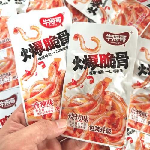 牛海哥火爆脆骨15g香辣猪脆骨烧烤味即食软骨卤味零食批发一箱