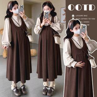 孕妇套装早秋冬季韩版宽松简约加绒长袖打底衫灯芯绒背带裙两件套