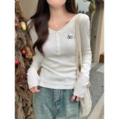 春款 t恤绣花上衣0202z 2026纯欲望长袖 纽扣V领紧身下摆女式 衬衫