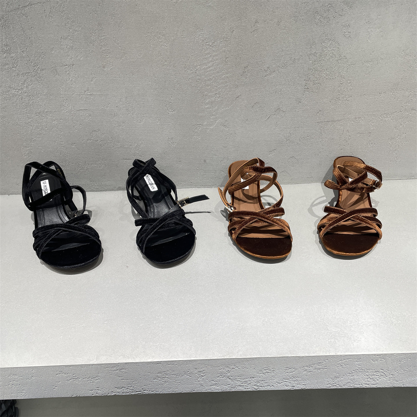 先峰名典真皮丝绒露趾高跟凉鞋