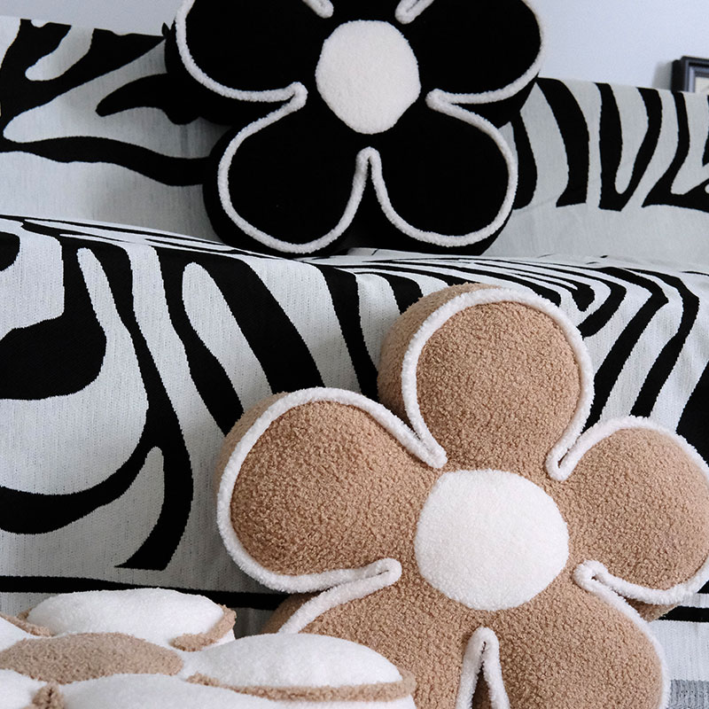 ins风黑色小花抱枕蒲团