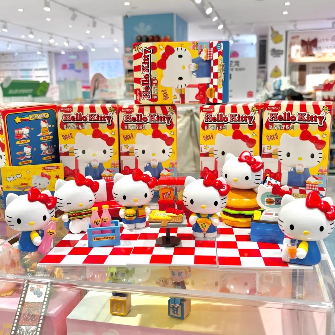 正版MINISO名创优品HelloKitty复古餐厅系列盲盒手办公仔桌面摆件