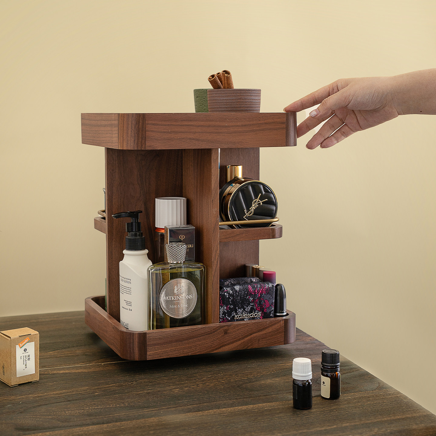 黑胡桃实木旋转化妆品收纳盒复古桌面梳妆台香水架高级感置物架