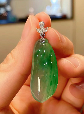 冰种福瓜翡翠吊坠梦幻绿色女气质简约项链国内鉴定A货呱呱来财