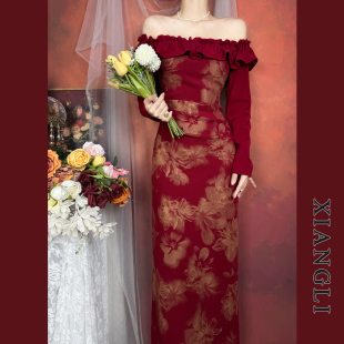 气质显瘦订婚敬酒服小礼服 长袖 巷里法式 复古一字肩红色连衣裙冬装