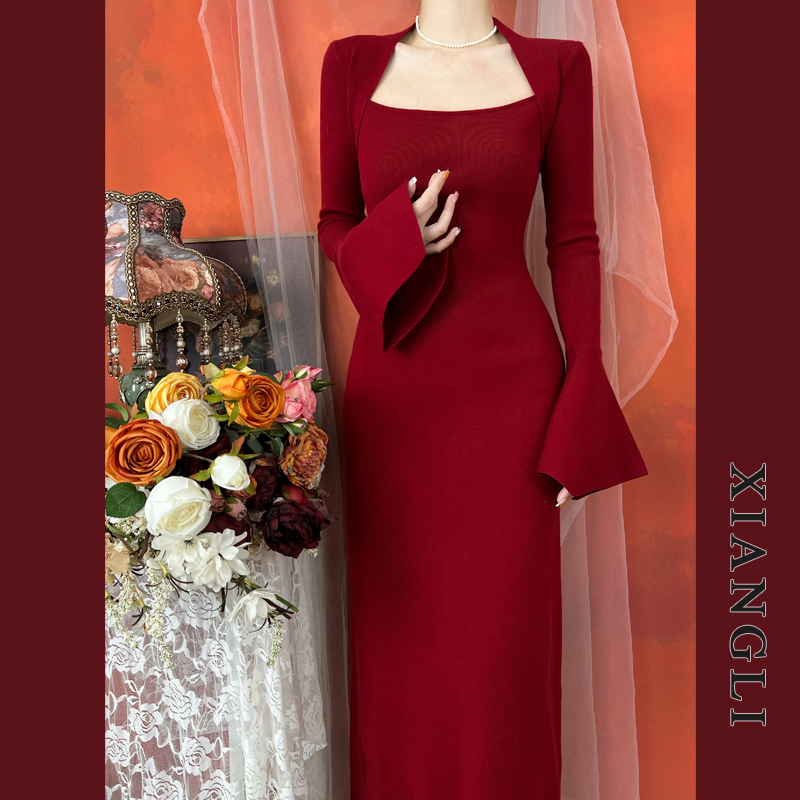 法式复古包肩喇叭袖针织裙初秋