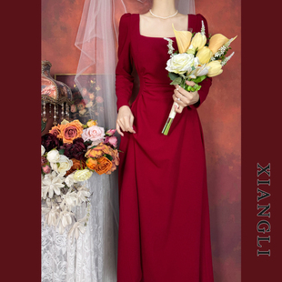 巷里法式 复古红色连衣裙秋冬方领赫本显瘦气质优雅结婚敬酒小礼服