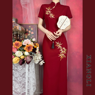 巷里复古新中式红色短袖刺绣旗袍