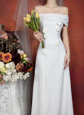 巷里法式复古一字肩连衣裙女山茶花修身显瘦登记结婚订婚白色礼服