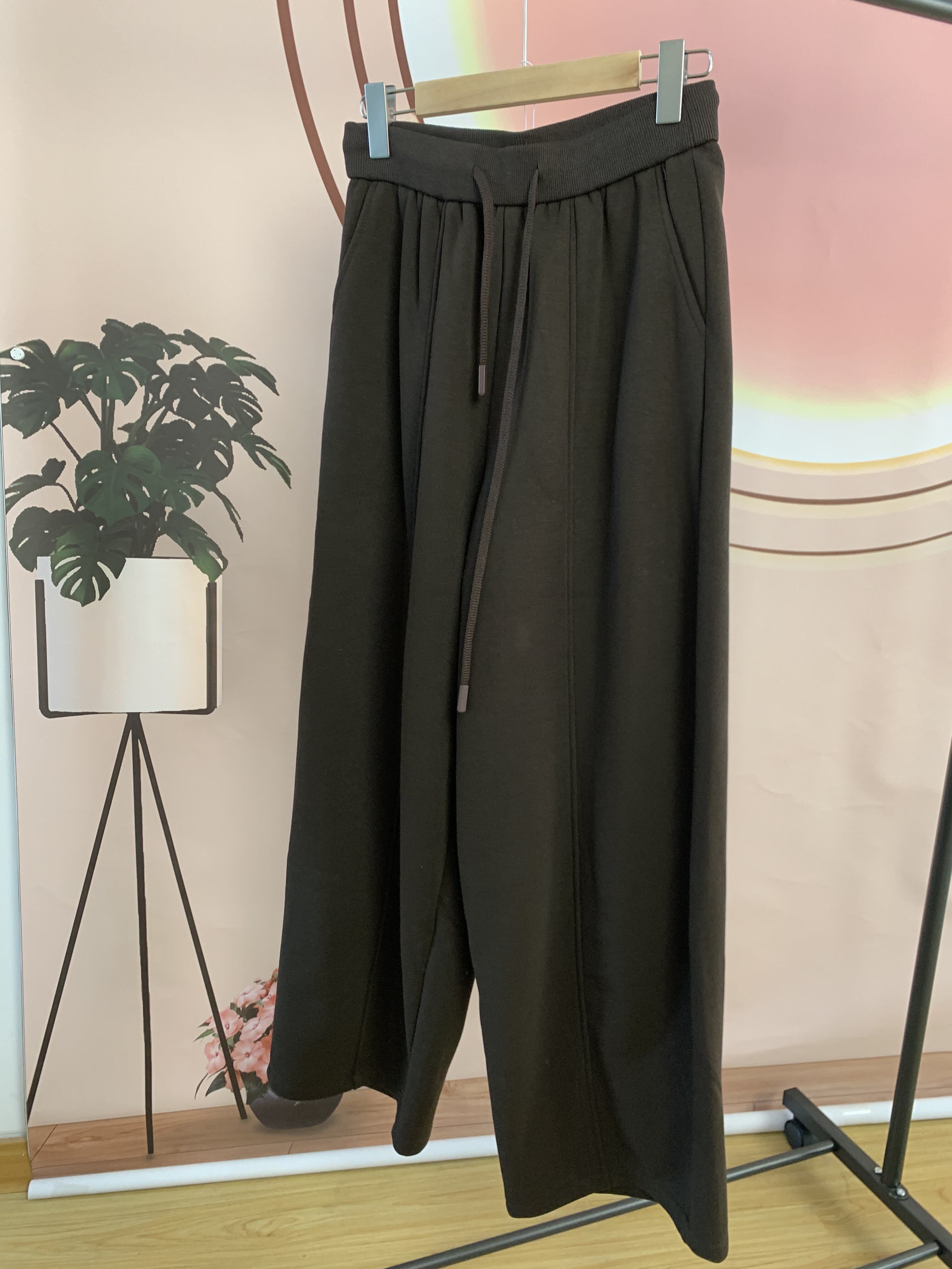 2025年夏季新款松紧腰休闲裤垂感宽松阔腿裤纯色直筒长裤女百搭潮