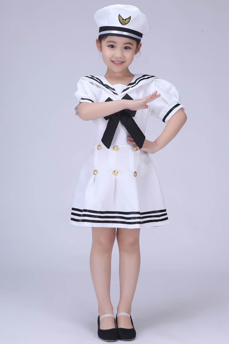 ¶ùͯÎ赸ÆìÓï·ÉÑï½¾°ÁµÄСº£¾üÎ赸·þÊÎʱ¿Ì×¼±¸×űíÑÝÑݳö·þ×°