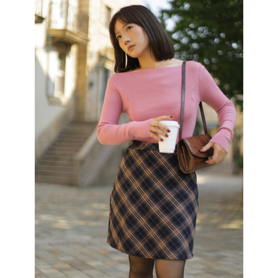 2色基础一字领修身长袖针织衫