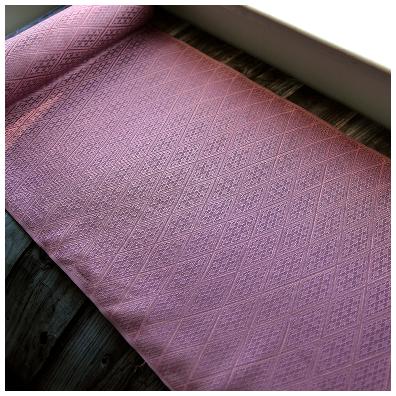 正绢真丝紫红格菱提花羽尺布料