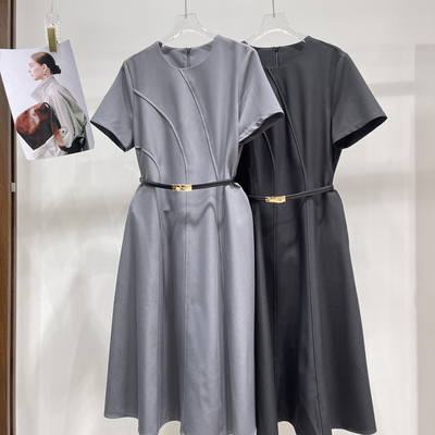 26夏上新！通勤百搭薄款修身遮肉显瘦西装面料连衣裙(配腰带)