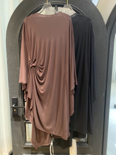 26年春节法式 浪漫高级优雅气质赫本风深棕丝绒质感性感连衣裙