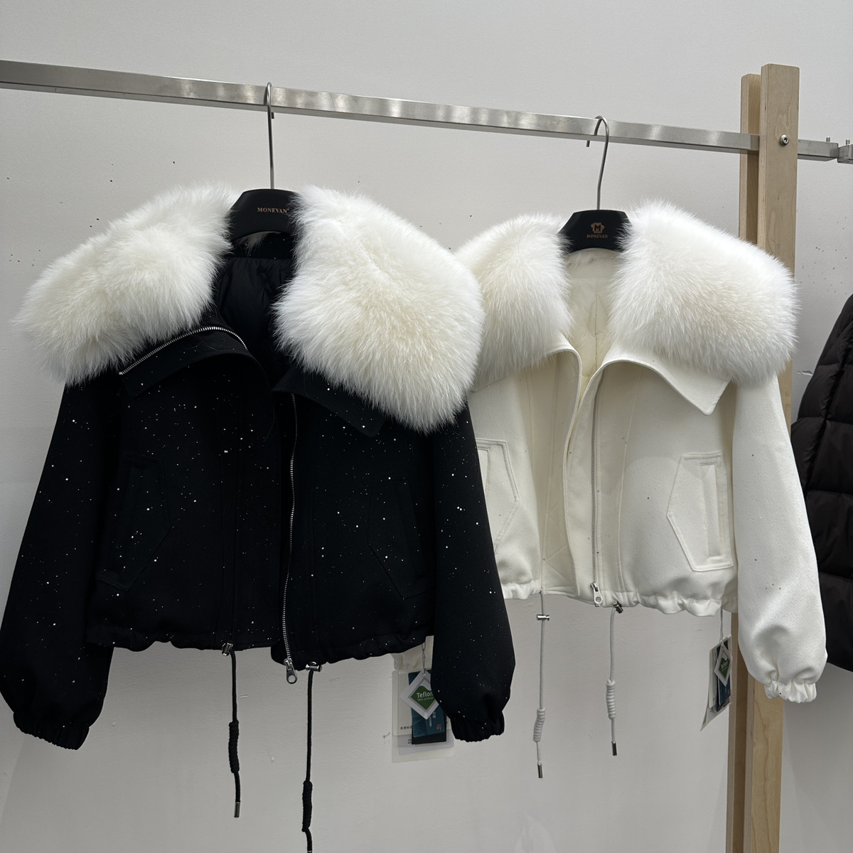 冬上新白色狐狸毛短款鹅绒保暖羽绒服外套(配可拆真狐狸毛毛领)