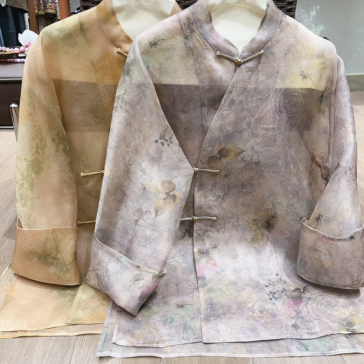 26年早春！桑蚕丝欧根纱炒色提花新中式小衫