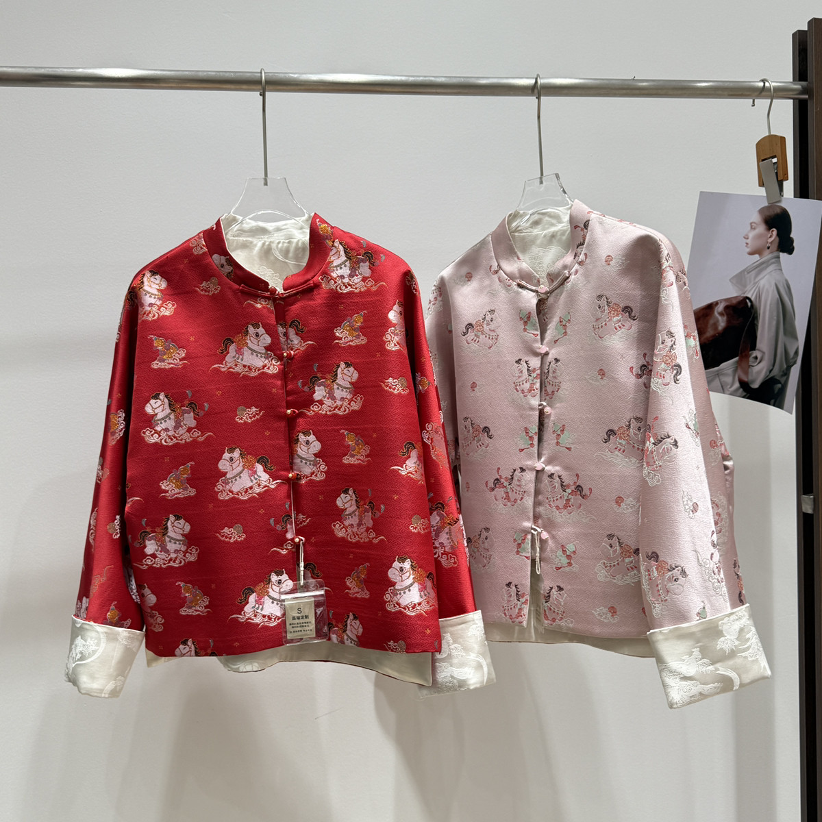 26年早春！春季新年拜年服小马提花真丝醋酸提花短外套