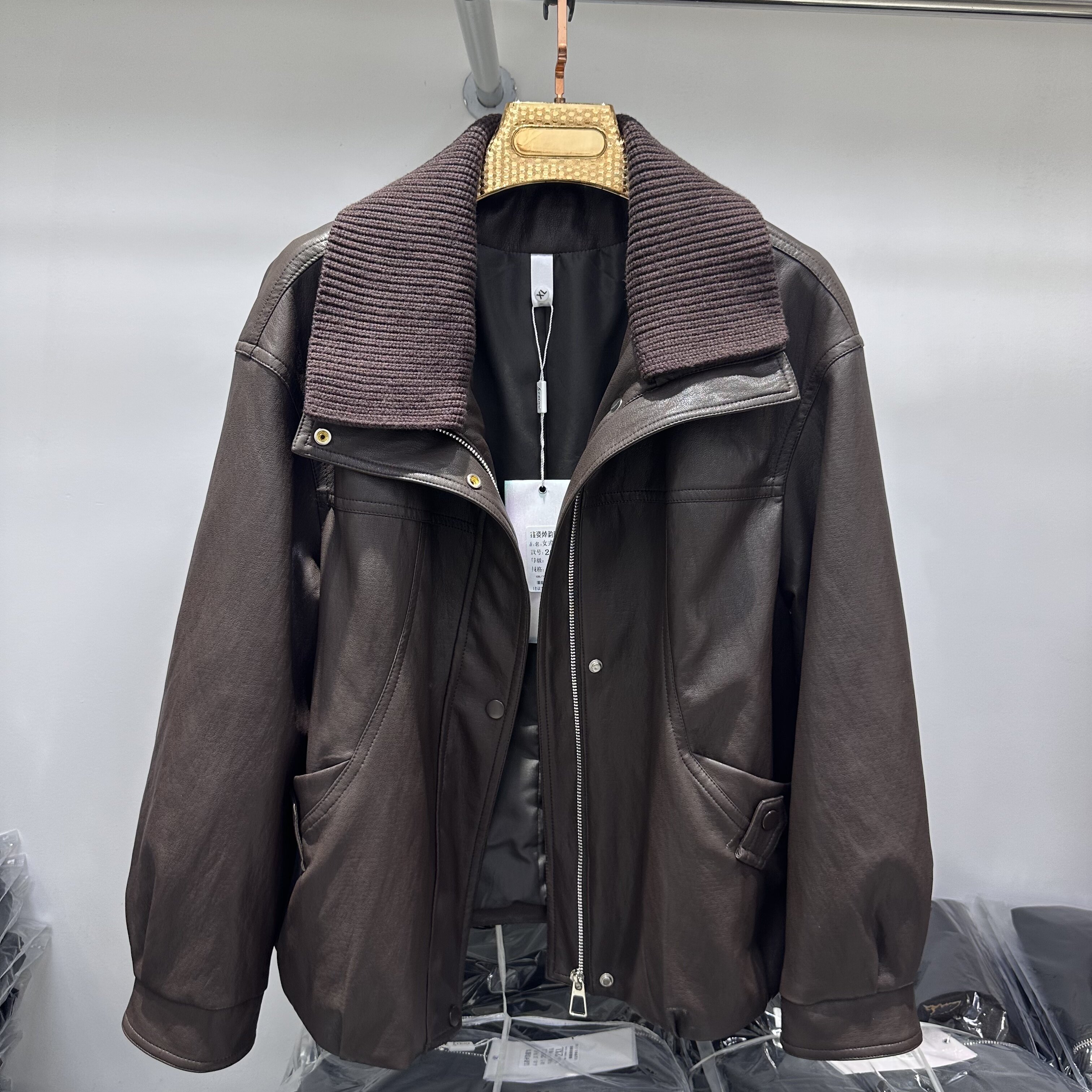 2623专柜正品新款秋季女装毛线领大码妈妈装遮肚显瘦皮衣短外套23