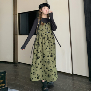 高级感碎花吊带连衣裙女2025春季新款今年流行宽松背带长裙图片