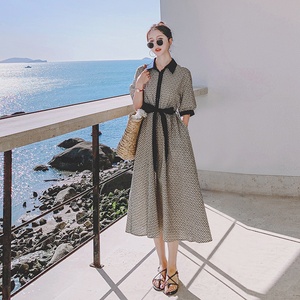 法式复古黄色格子衬衫连衣裙女春夏收腰2025年新款显瘦设计感长裙,女性吊叉裙穿搭图片