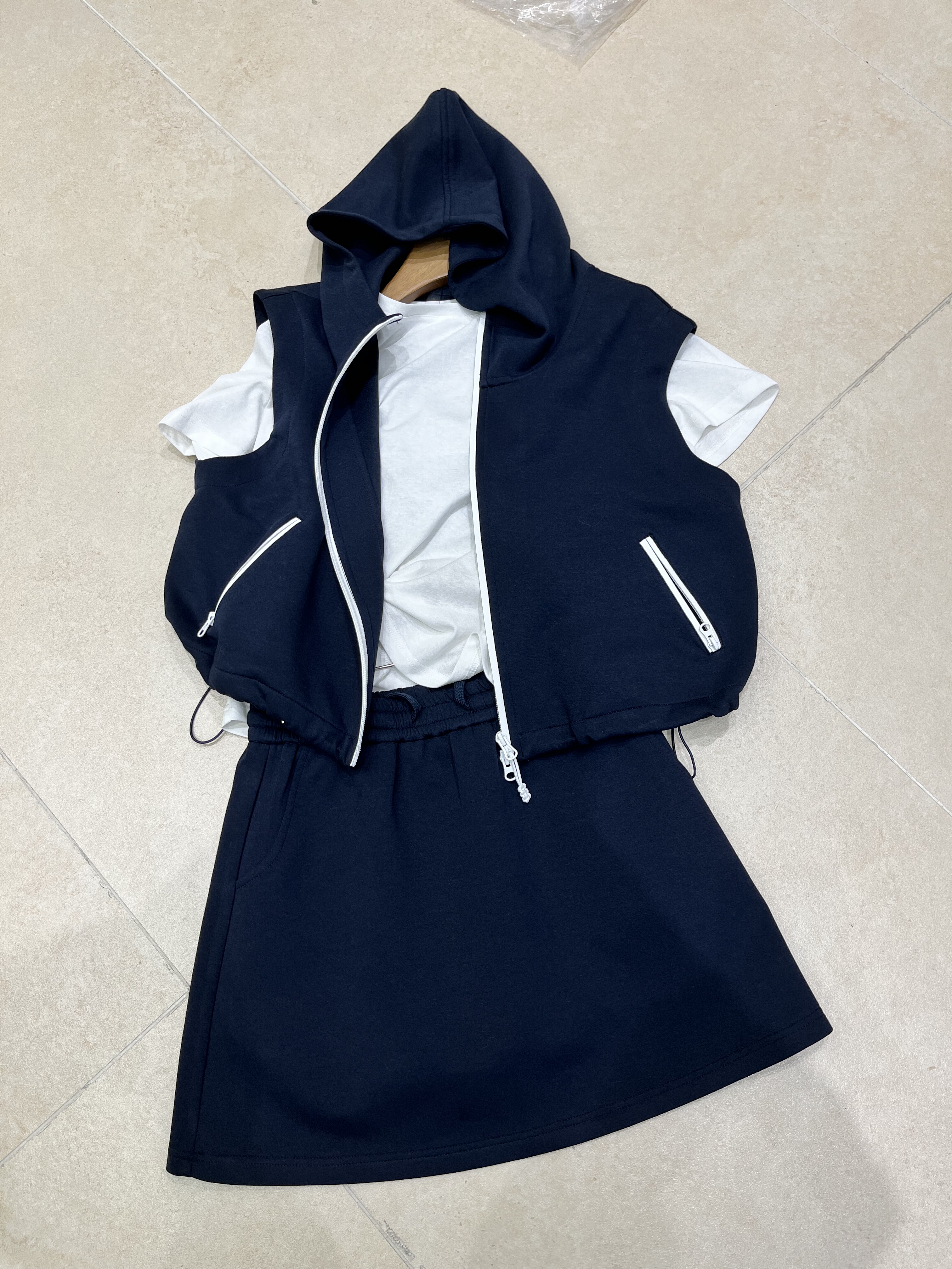 欧货休闲夏季套装女2026新款连帽马甲+t恤+短裙裙子三件套小个子